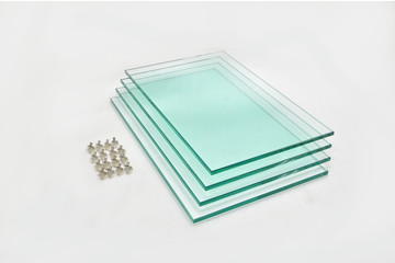 Комплект полированных стеклянных полок с фурнитурой для подставок Панорама 600 (4 шт.10 мм.)